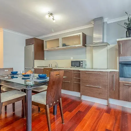 Flatguest Albareda Apartman *