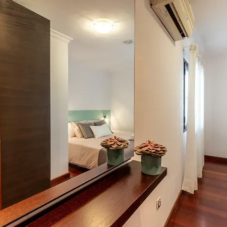 Flatguest Albareda Apartman *